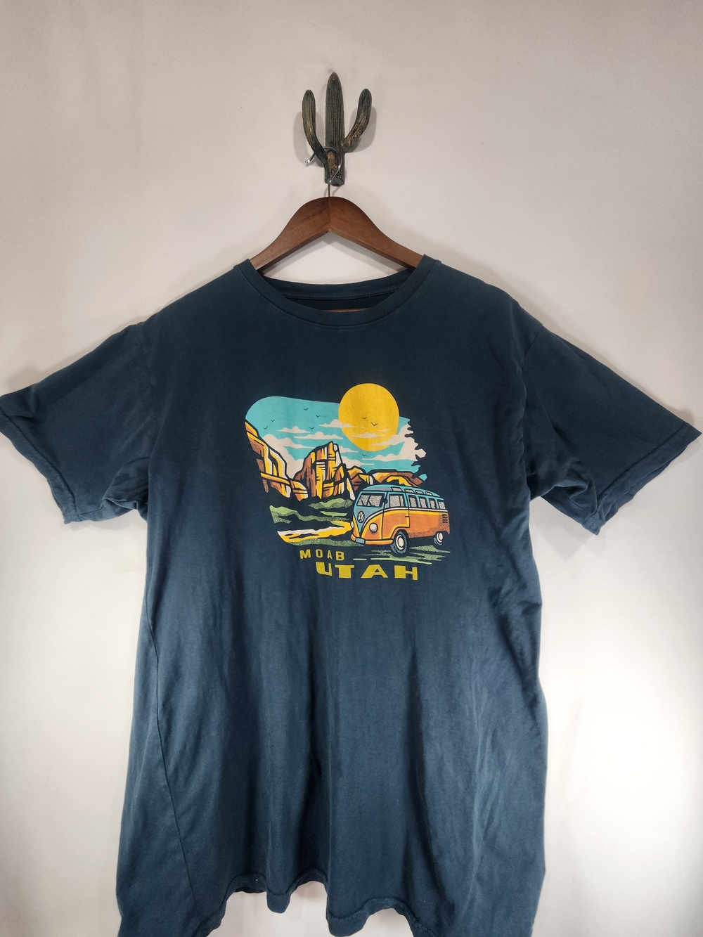 Volkswagen Moab Utah T-Shirt Mens Large Graphic Camper Van Officially Licensed